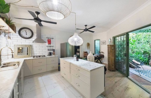 Larrakeyah Appartement | Where Enchanted Garden meets Tropical Paradise