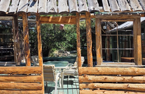 Cedaredge Cabine | Where the Creek Giggles and the Pillows Hug Back. King Bed with Full Kitchen.