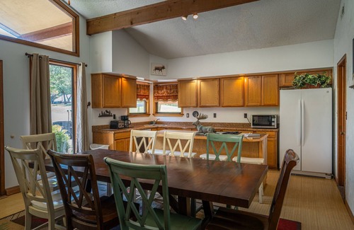 Weatherford Maison | Where You’ll Have the Most Fun! Minutes’ Drive to Peek-A-Boo Petting Zoo
