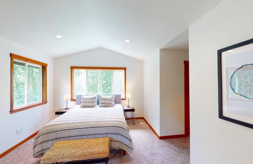 Clinton Maison | Whidbey Hollow Retreat
