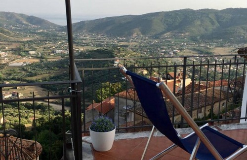 Castellabate Historic Centre Appartement | While Attic in a medioeval town above the coast with breath taking view