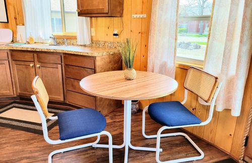 Tonawanda Cottage | Yourte lunatique sur la rivière Niagara / Falls et Buffalo