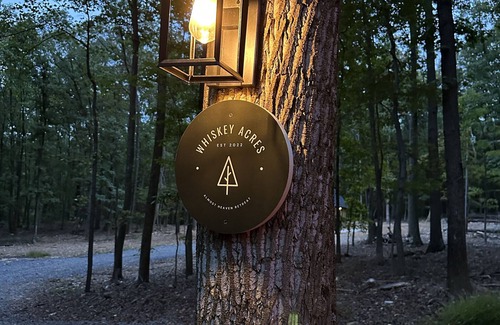Hedgesville Cabine | Whiskey Acres - Modern Cabin w/ HotTub, Firepit, CornHole + Axe Throwing Areas