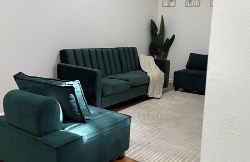 Downtown Newark Appartement | Whisper City Love A 30 min Electrifying Escape near NYC's Pulsating heart!