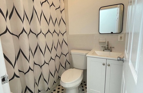Downtown Newark Appartement | Whisper City Love A 30 min Electrifying Escape near NYC's Pulsating heart!