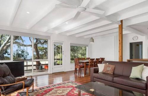 Lorne Maison | Whispering Gums - Ocean Views, Pet Friendly, EV UNIT 7kW for electric cars, Sleeps 7
