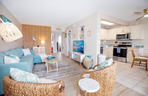 Shell Harbor Copropriété | Whispering Palms- Waterfront Condo on Sanibel Island