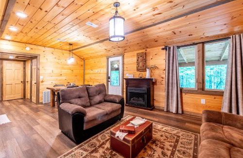 Bladensburg Maison | Whispering Pines Retreat
