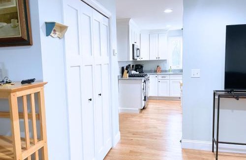 Kingston Maison | Whispering Pines Spacious Home Fire Pit Mod Location Pet ok by Vacation Your Way