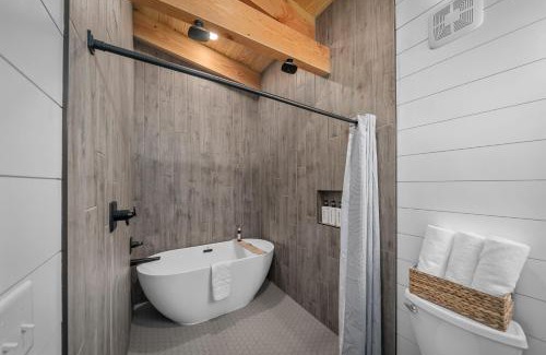 Treloar Maison | Whispering Pines Treehouse - Sunrise