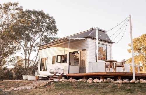 Billywillinga Cabine | Whispering Waters: Tiny house 15mins from bathurst CBD