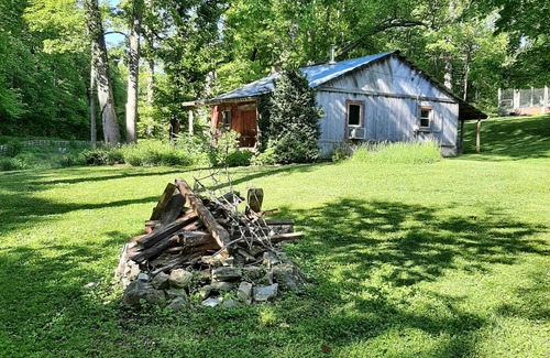 Fairview Cabine | Whispering Waters Cabin on The Creek