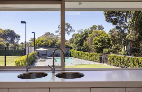 Mount Eliza Maison | Whispering Woodlands with Pool and Tennis Court