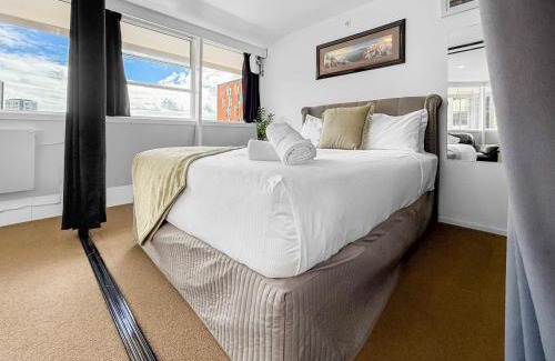 Grafton Appartement | Whitaker Wish- Spacious, city based apartment with carpark