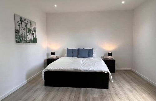 Saint-Laurent Appartement | White apartment, 2 Chambre-Arrivée autonome-Wifi rapide