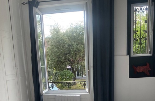 Saint-Nabord Appartement | white apartment