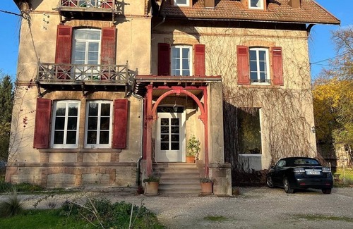 Saint-Nabord Appartement | white apartment