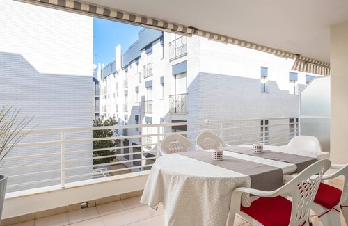 Tossa de Mar Appartement | WHITE APARTMENT with TERRACE, AC & PARKING, NEAR BEACH