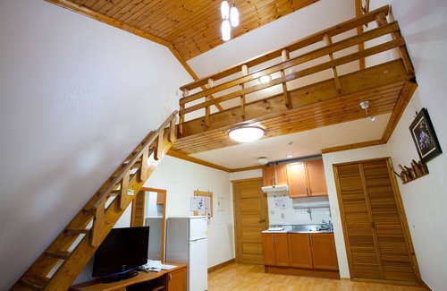Bongpyeong Maison | White Cabin