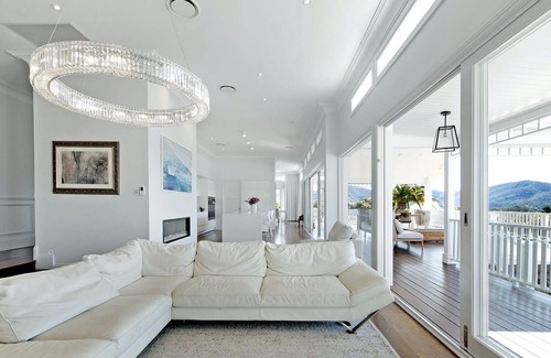 Mount Samson Maison | White Crystal (With Car Parking)