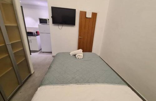 Nachlaot Appartement | White Elephant