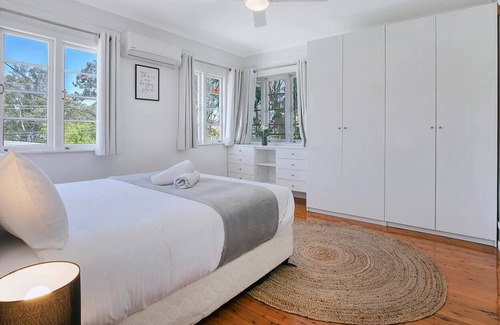 Coorparoo Maison | White Hill Bungalow Poolside Fun for Families