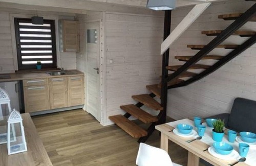 Mrzezyno Maison | White Holiday House est un complexe de 10 maisons de vacances en bois confortables