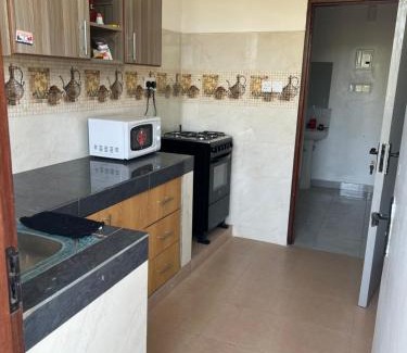 Bamburi Appartement | White house cabin