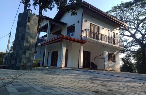 Maspotha Maison | White House Family Stay
