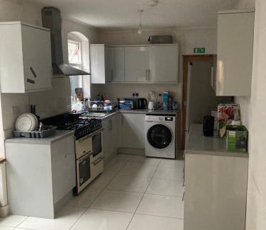 Erdington Maison | White house