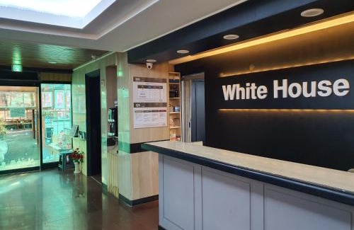 Sokcho Maison | White House