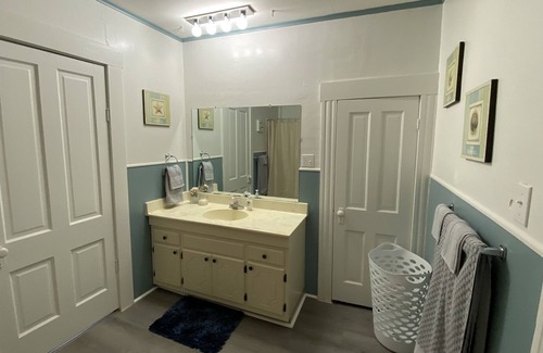 Brookfield Maison | White House Lodge-Canal Street Cottage