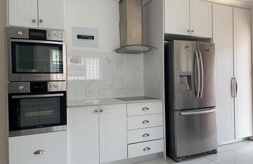 Scottburgh South Maison | White House lodge in Scotburgh