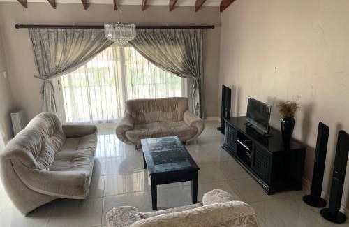 Scottburgh South Maison | White House lodge in Scotburgh