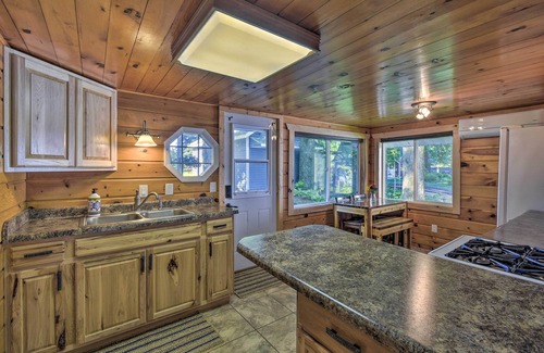 Weyauwega Cottage | NOUVEAU! White Lake Home w / Patio, Fire Pit, Boat Dock!