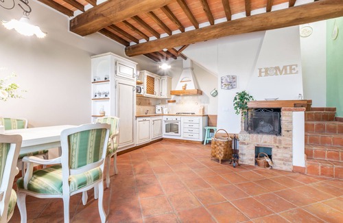 Monteroni d'Arbia Appartement | "White Lily overlooking Siena"