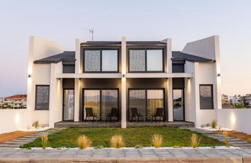 Paralia Dionysiou Maison | White Pampas Tiny houses