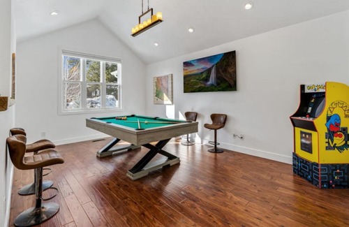 Swiss Manor Maison | White Peak Lodge Ping Pong Pool Table PACMAN