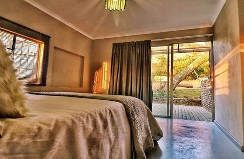 Nelspruit Cabine | White Rock suites indépendantes avec cuisine. Unité 1
