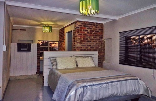 Nelspruit Cabine | White Rock suites indépendantes avec cuisine. Unité 1