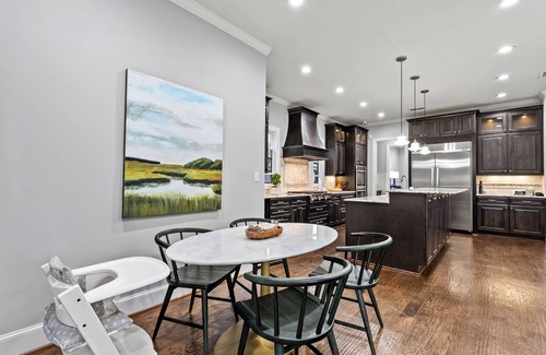 Lake Highlands Maison | White Rock Valley: Luxe 5-Bedroom Hideaway
