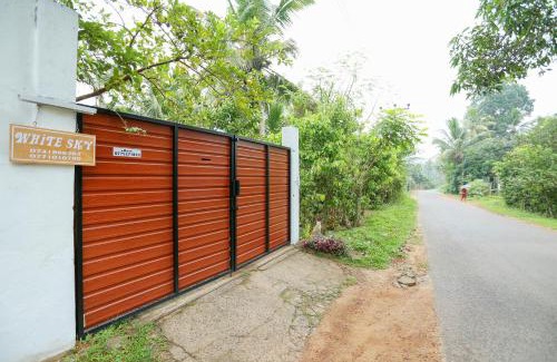 Ambalangoda Appartement | White Sky