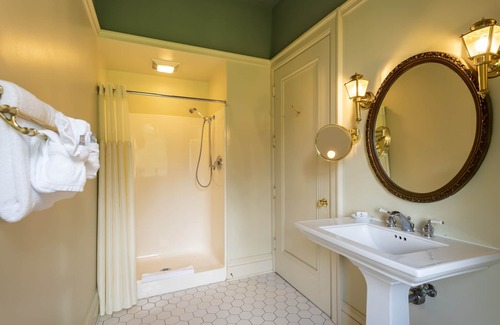Geneva Hôtel | White Springs Manor a Belhurst Property