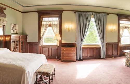 Geneva Hôtel | White Springs Manor a Belhurst Property