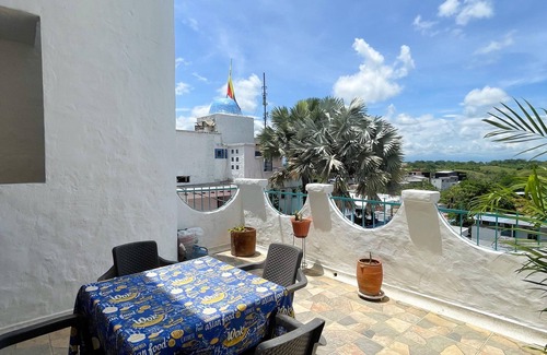 Puerto Triunfo Cabine | White square