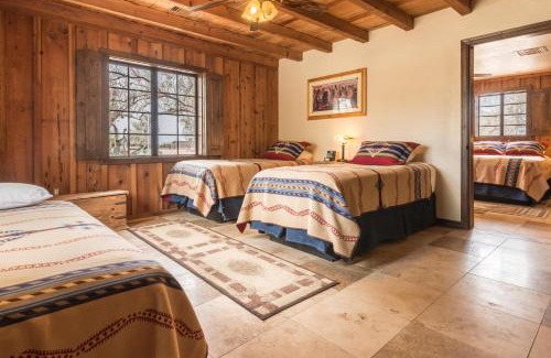 Picture Rocks Lit Et Petit-Déjeuner | White Stallion Ranch