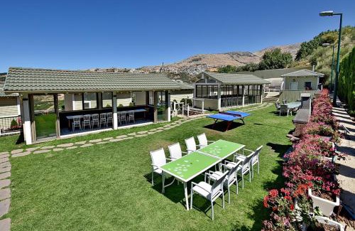 Majdal al-Shams Chalet De Ski | White Suites
