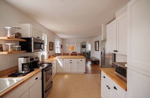 White Sulphur Springs Maison | White Sulphur Springs Downtown Home