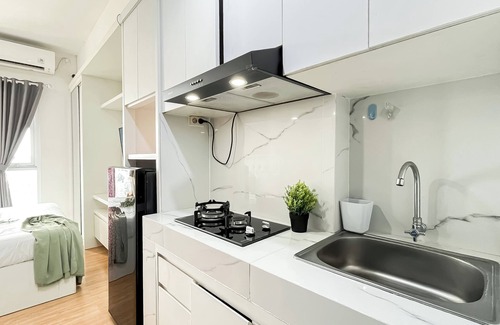 Serpong Appartement | White Tone Studio At Amazana Serpong Apartment