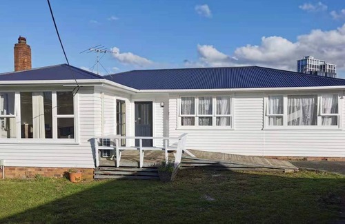 Henderson Maison | White weather board house - 3 bedrooms full house